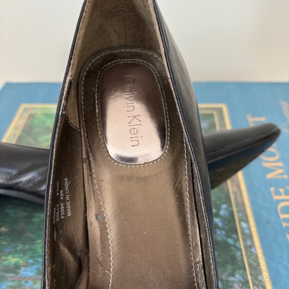 Calvin Klein shoes (black heels) size W 8 1/2 - Picture 3 of 3